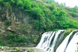 穿洞河瀑布 穿洞河瀑布