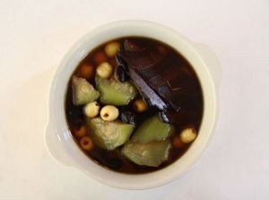 靈芝黑豆煲水瓜 靈芝黑豆煲水瓜