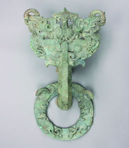 戰國立鳳蟠龍紋獸面銅鋪首 戰國立鳳蟠龍紋獸面銅鋪首