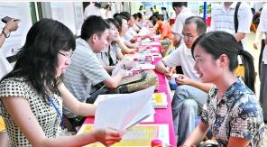 職業顧問認為，職場新人不宜頻繁跳槽