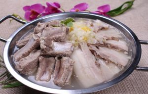 排骨燉酸菜蘑菇 排骨燉酸菜蘑菇