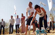 伊涅斯塔參加公益活動