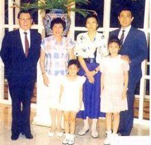 後排左起分別為父親馬鶴凌、母親秦厚修