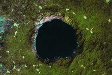 波森維湖--圓錐形的湖