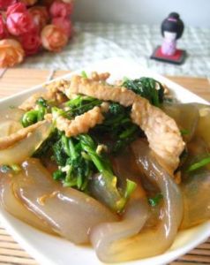 香菜肉絲炒拉皮 香菜肉絲炒拉皮