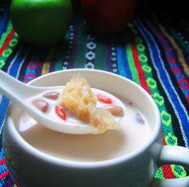 牛奶燉花生銀耳 牛奶燉花生銀耳