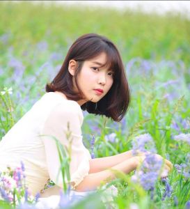 IU[韓國歌手李知恩的藝名]