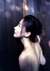 閉上了眼 閉上了眼