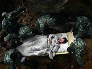 《走出北川》 《走出北川》