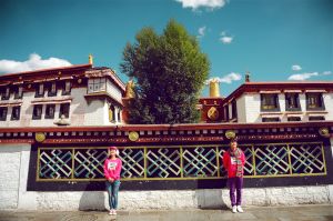 8848攝影(八角街)作品——愛在流年:像花兒般凋謝的流年 有我們相愛的時間 任青蔥歲月,時光如梭 愛在每一個流年