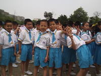 朝氣蓬勃地鷹山國小學生