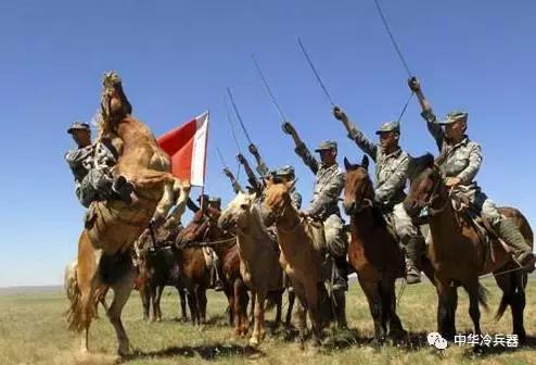 ▲騎兵在進行立馬訓練