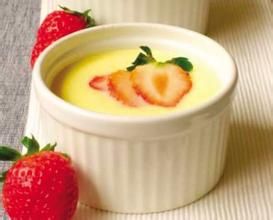 草莓蛋奶布丁 草莓蛋奶布丁