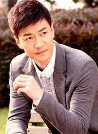 劉嘉誠，李進榮飾