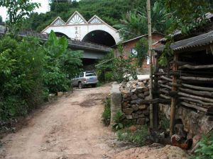 白花山村 白花山村