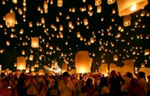 泰國民眾慶祝傳統“水燈節”