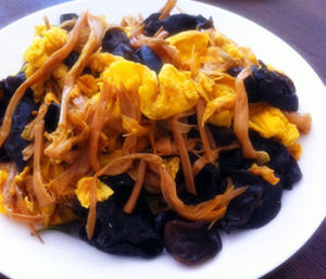 黑木耳炒黃花萊 黑木耳炒黃花萊