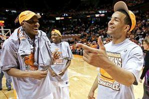 08年，洛夫頓的志願者隊贏得了東南賽區(SEC)的例行賽冠軍