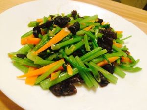 清炒芹菜 清炒芹菜