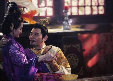 皇帝對大臣說:為朕哭悼愛妃有重賞 大臣痛哭後獲封刺史