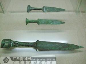 這批銅器充分展示了以越南清化省東山縣東山村青銅時代遺址為代表的越南東山文化