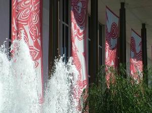 為了歡迎中國藝術節的開幕，甘迺迪藝術中心精心裝飾了中心