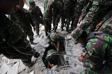 救援現場期待生命奇蹟