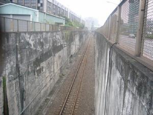 （圖）機廠車輛出入口，位於正門的右邊