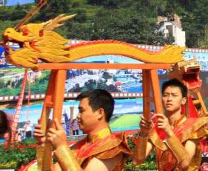 舞板凳龍 舞板凳龍