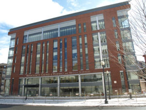 麻省藥科與健康科學大學 麻省藥科與健康科學大學