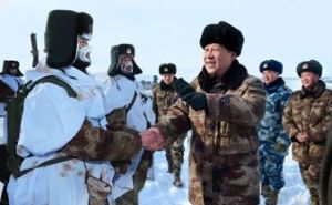 穿軍裝的習近平