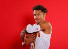 特雷&middot;楊老鷹隊定妝照