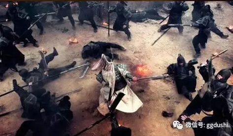 秦始皇焚書坑儒，削弱了誰的勢力？