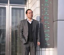 院長兼東亞中心主任鄭毅