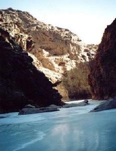 雅布賴山山體全部由地殼變化形成的紅褐色風蝕岩石構成