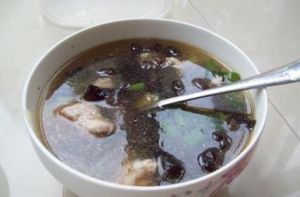乾木耳肉片湯 乾木耳肉片湯
