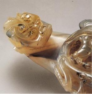 瑪瑙龍首雕螭帶鉤 瑪瑙龍首雕螭帶鉤