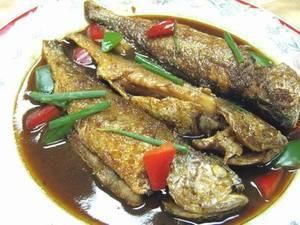 芹菜燒黃花魚 芹菜燒黃花魚