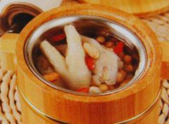 枸杞花生煲雞腳 枸杞花生煲雞腳