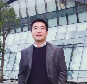 何劍峰[美的集團大股東、董事會成員]