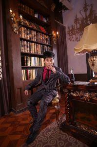 何鵬[上海俏藍物流有限公司董事長]