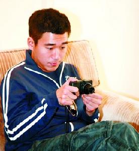 張默與女記者起衝突