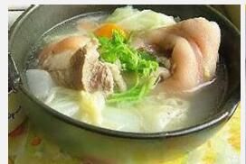 甘筍銀耳淡菜豬腳湯 甘筍銀耳淡菜豬腳湯