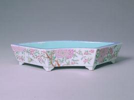 粉彩花蝶紋扇式盆