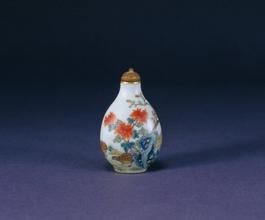 清乾隆粉彩菊花鵪鶉圖瓷鼻煙壺 清乾隆粉彩菊花鵪鶉圖瓷鼻煙壺