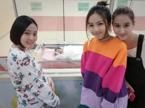 左起：李蘊、鄧紫棋、何超蓮