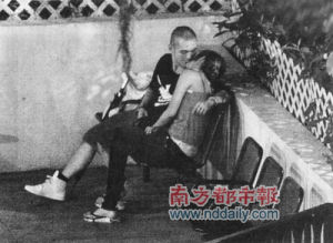 香港周刊拍到口靚模Yumi(尹蓁晞)與某男子公園援交