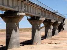 青藏鐵路橋樑下方通道
