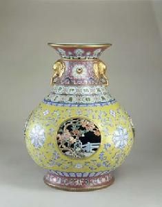 清粉彩鏤空轉心瓶 清粉彩鏤空轉心瓶