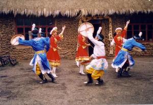 赫哲[中國五十六個民族之一]